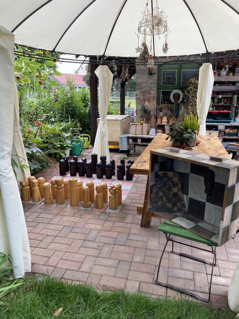 Outdoor-Schachfiguren aus Lindenholz
